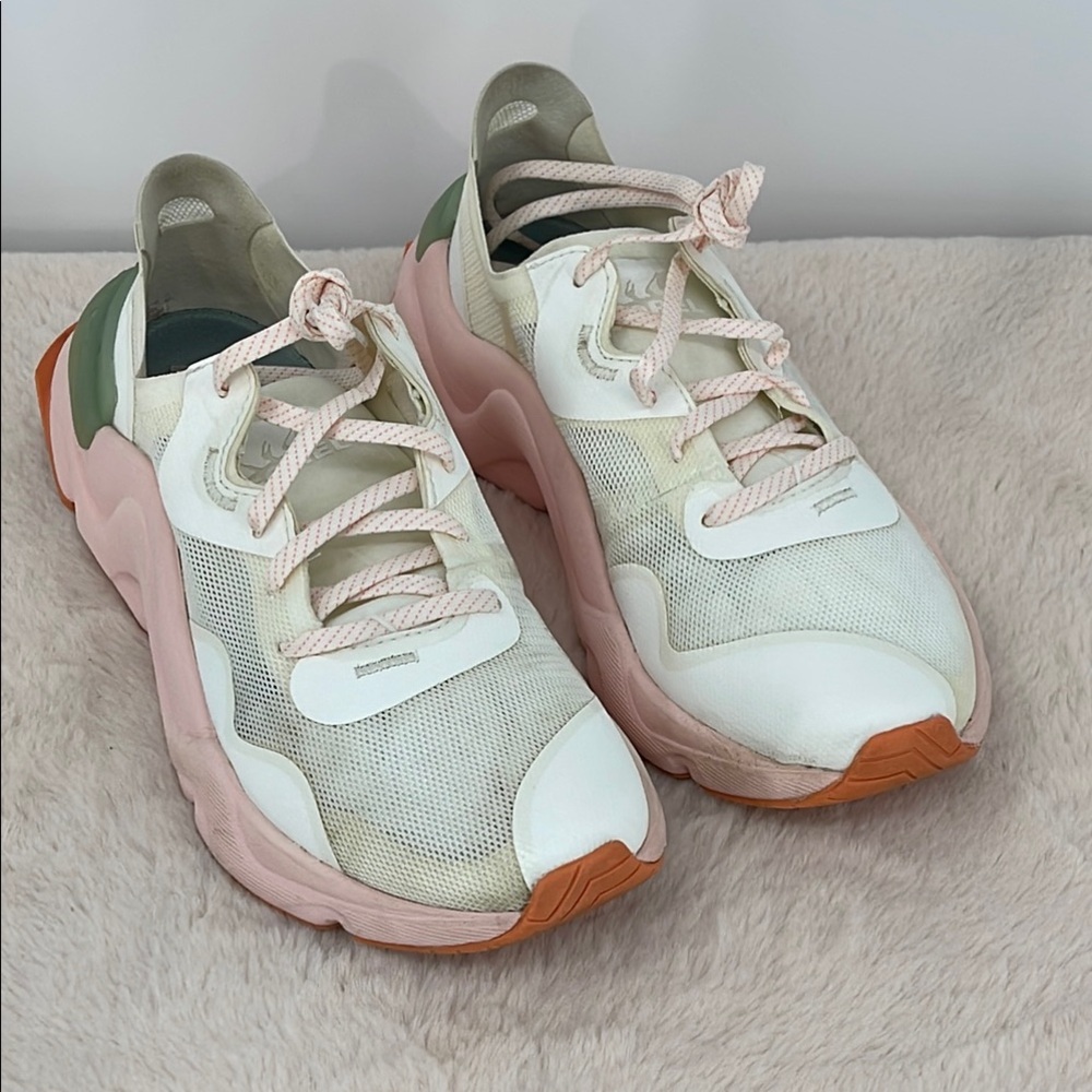 SOREL SIZE 7.5 Women's White and Pink Sneakers